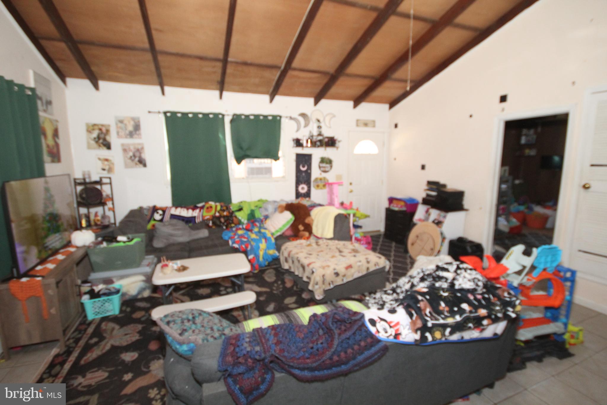 LAUREL LAKES - Residential