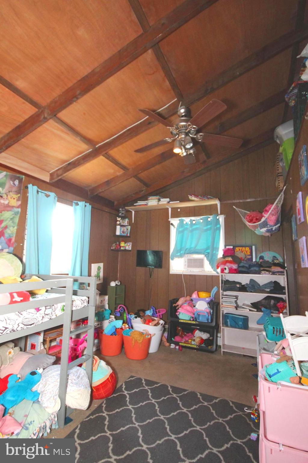 LAUREL LAKES - Residential