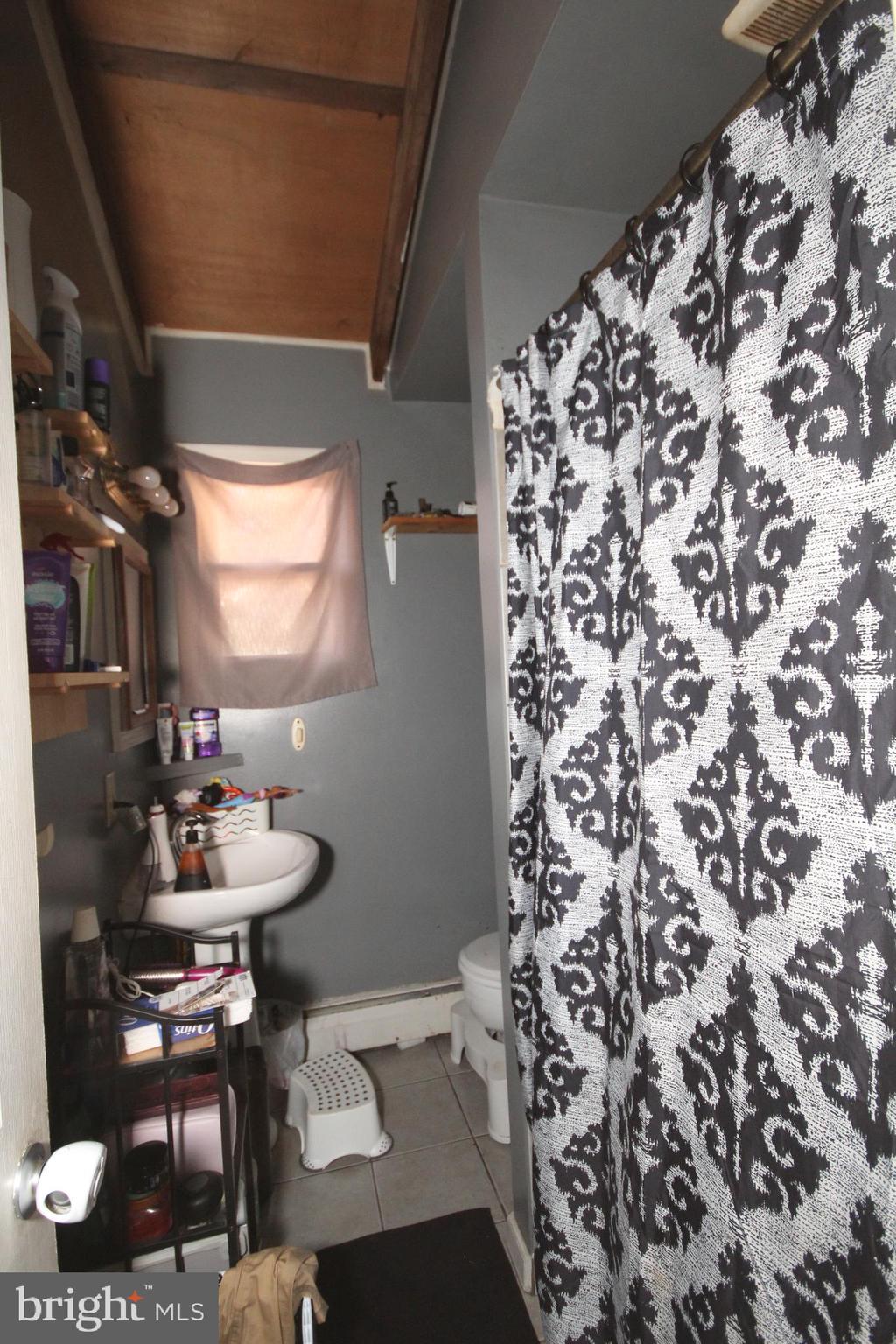 LAUREL LAKES - Residential