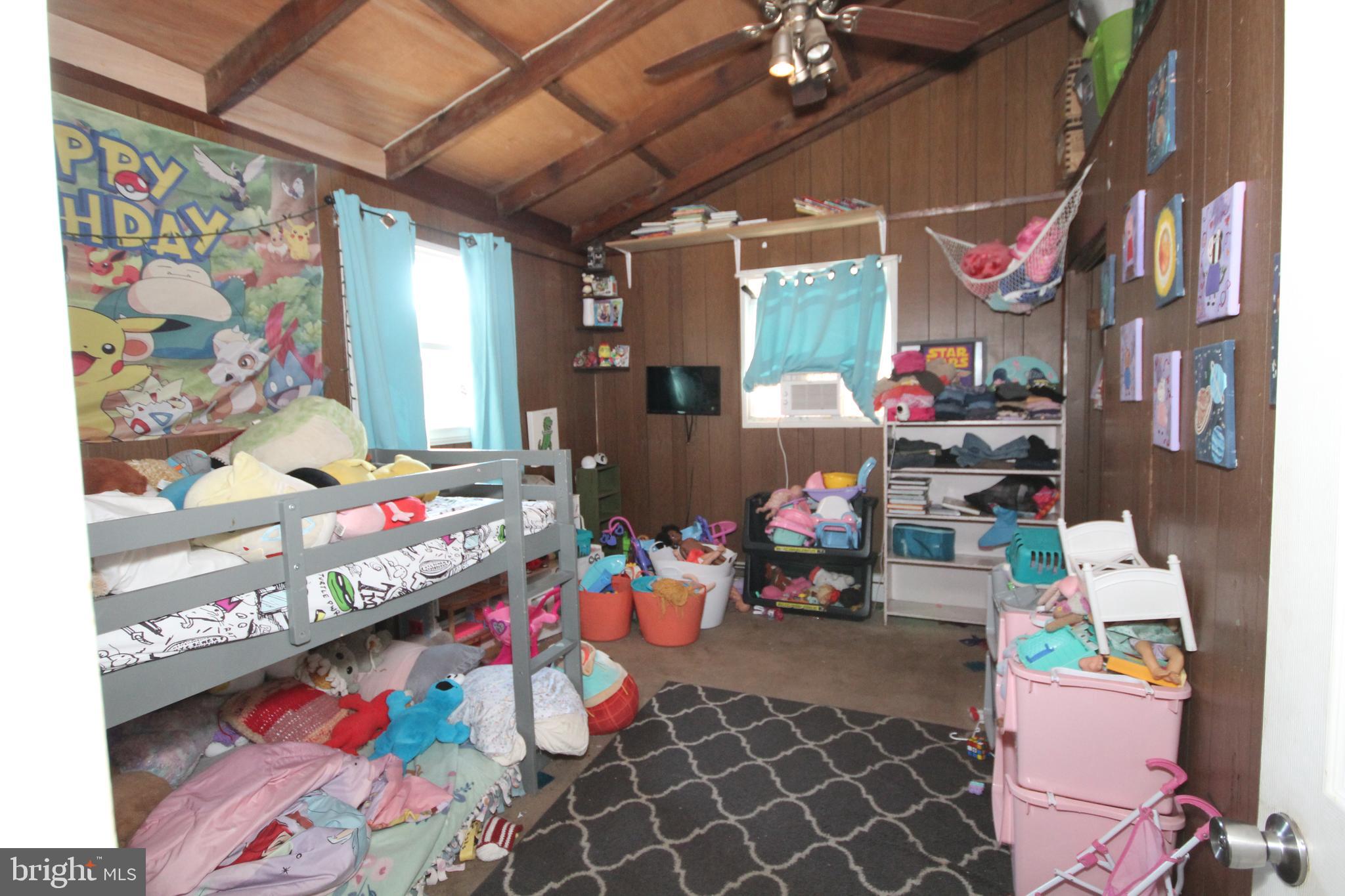 LAUREL LAKES - Residential