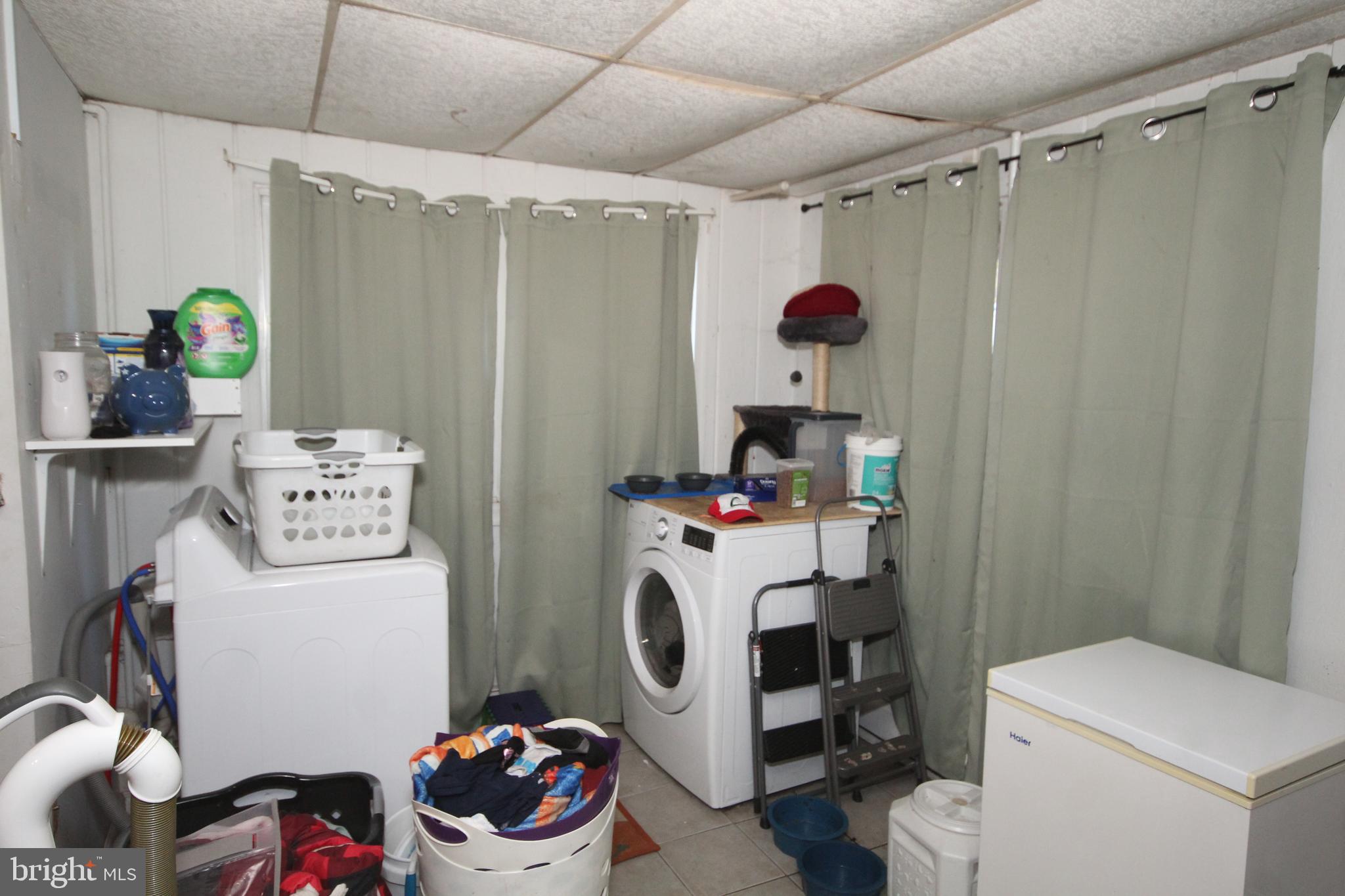 LAUREL LAKES - Residential