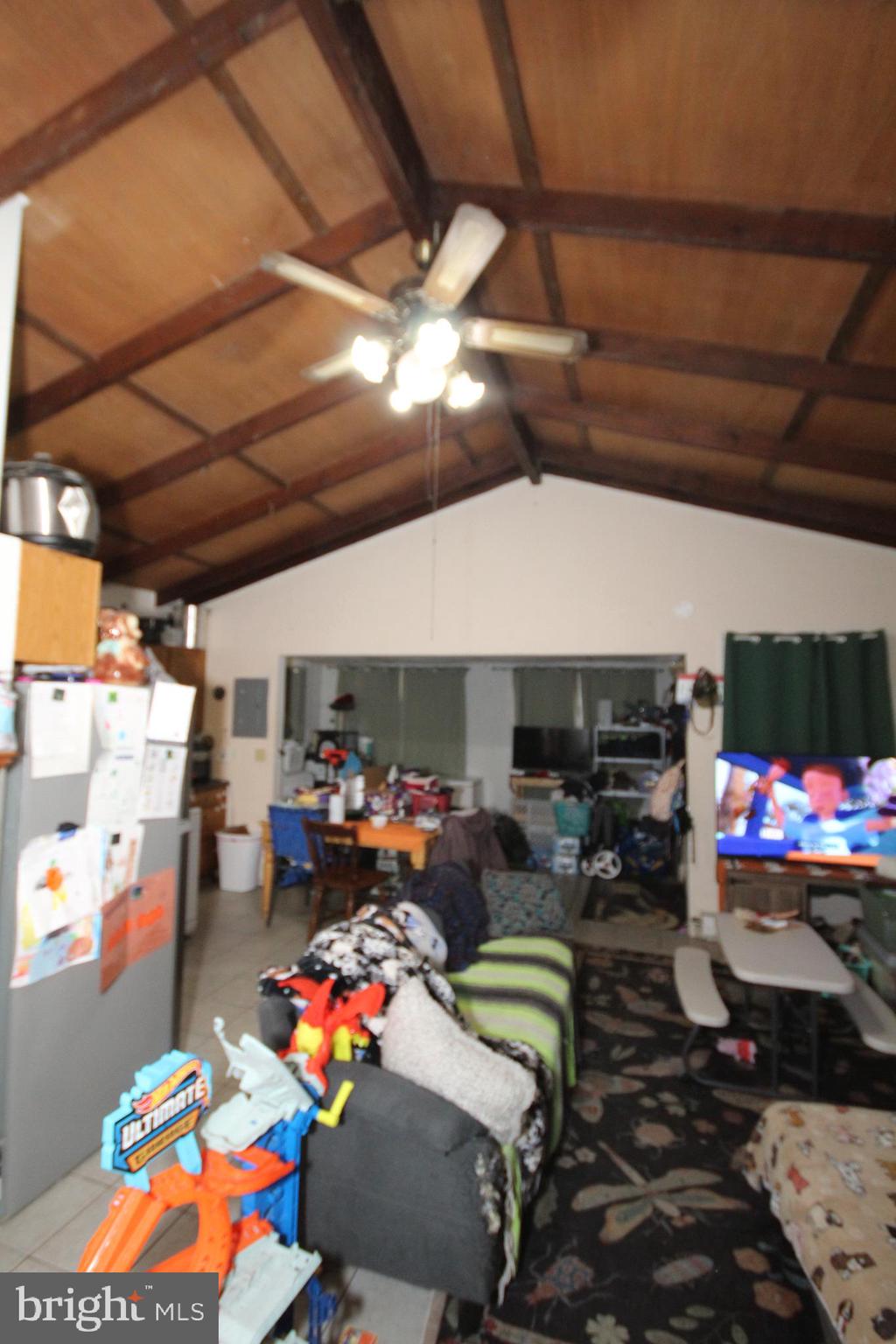 LAUREL LAKES - Residential