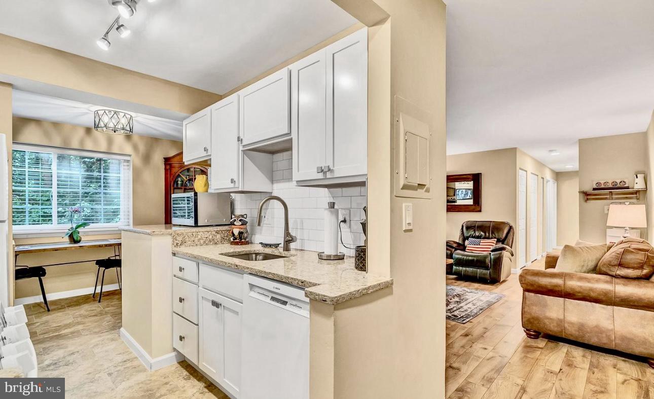 RIVER TERRACE - Residential Lease