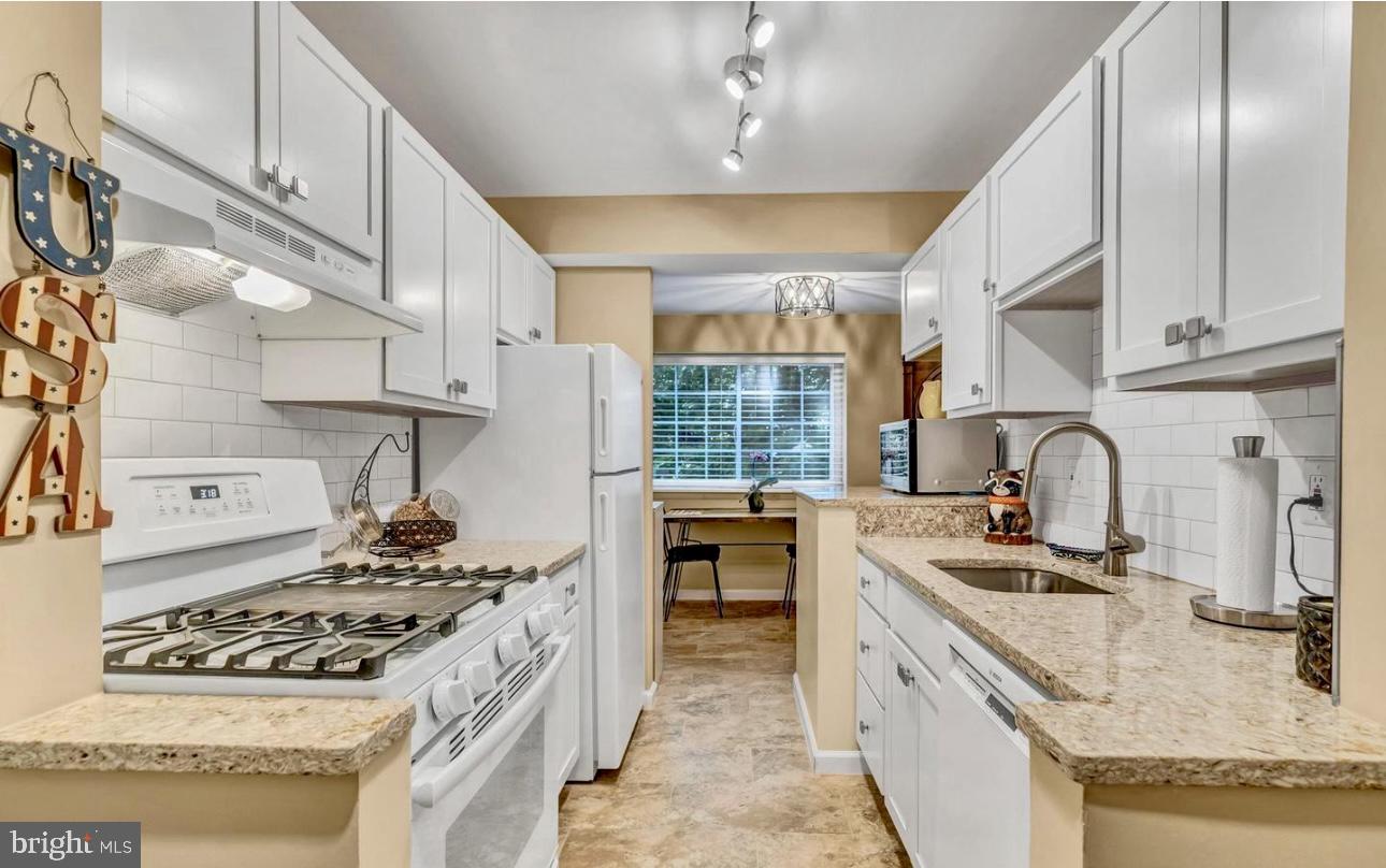 RIVER TERRACE - Residential Lease