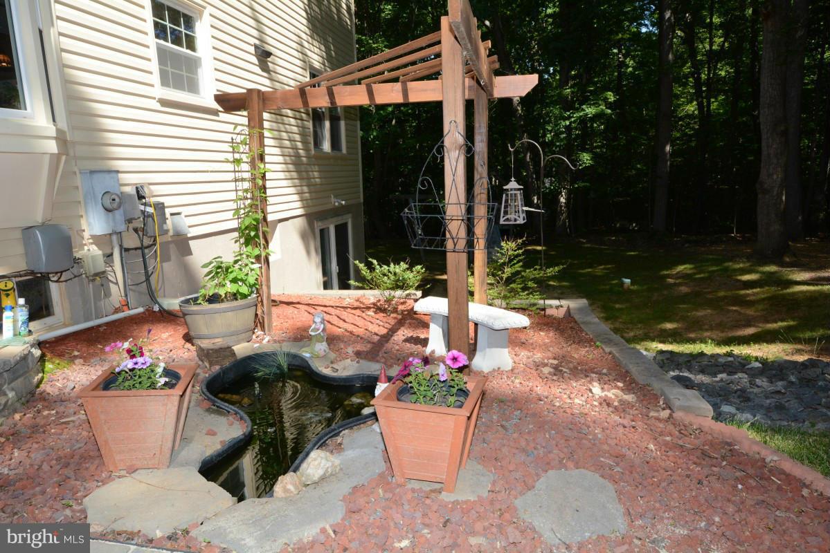 HAMPTONS GROVE - Residential