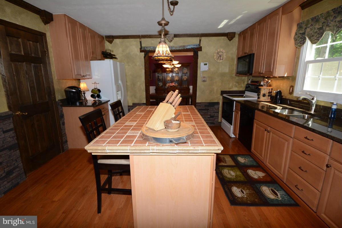 HAMPTONS GROVE - Residential