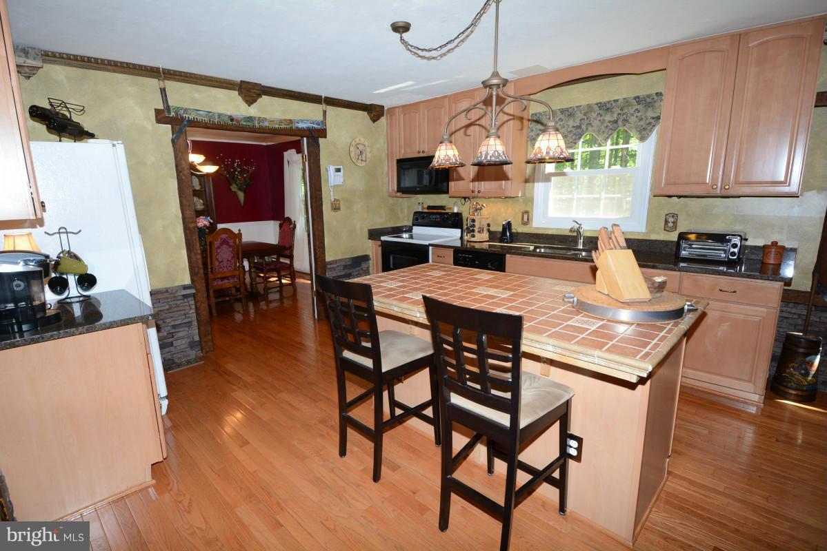 HAMPTONS GROVE - Residential