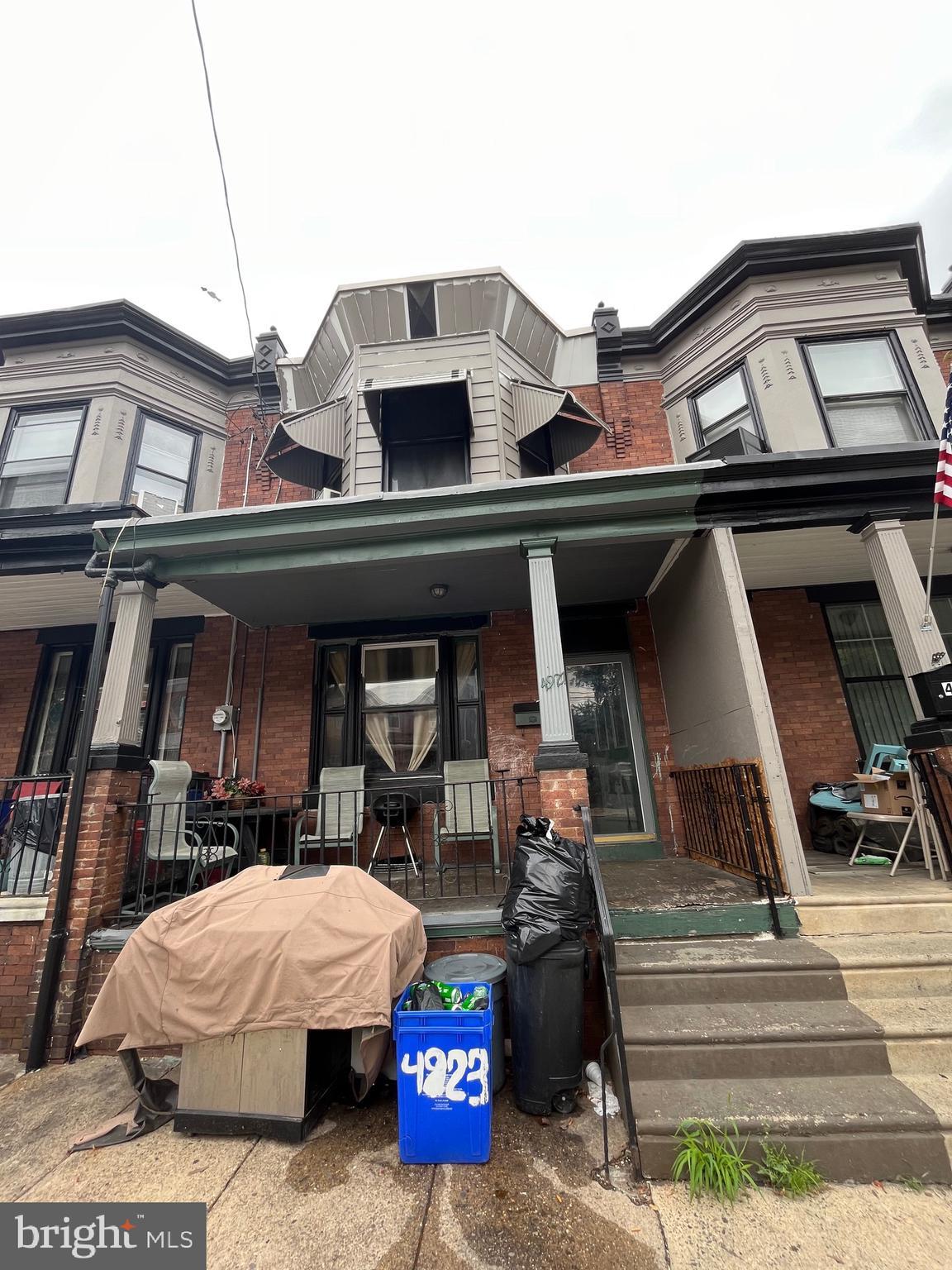 Turnkey rental on a clean, well-kept block! This spacious 3-bed, 1-bath home offers 1,458 SF and strong upside as a cash-flowing asset. Currently tenant-occupied at $1,300/month, with the tenant open to increasing rent and staying long-term.
Solid layout, large footprint, and consistent income make this a great addition to any rental portfolio. Conveniently located near major transit and local amenities.