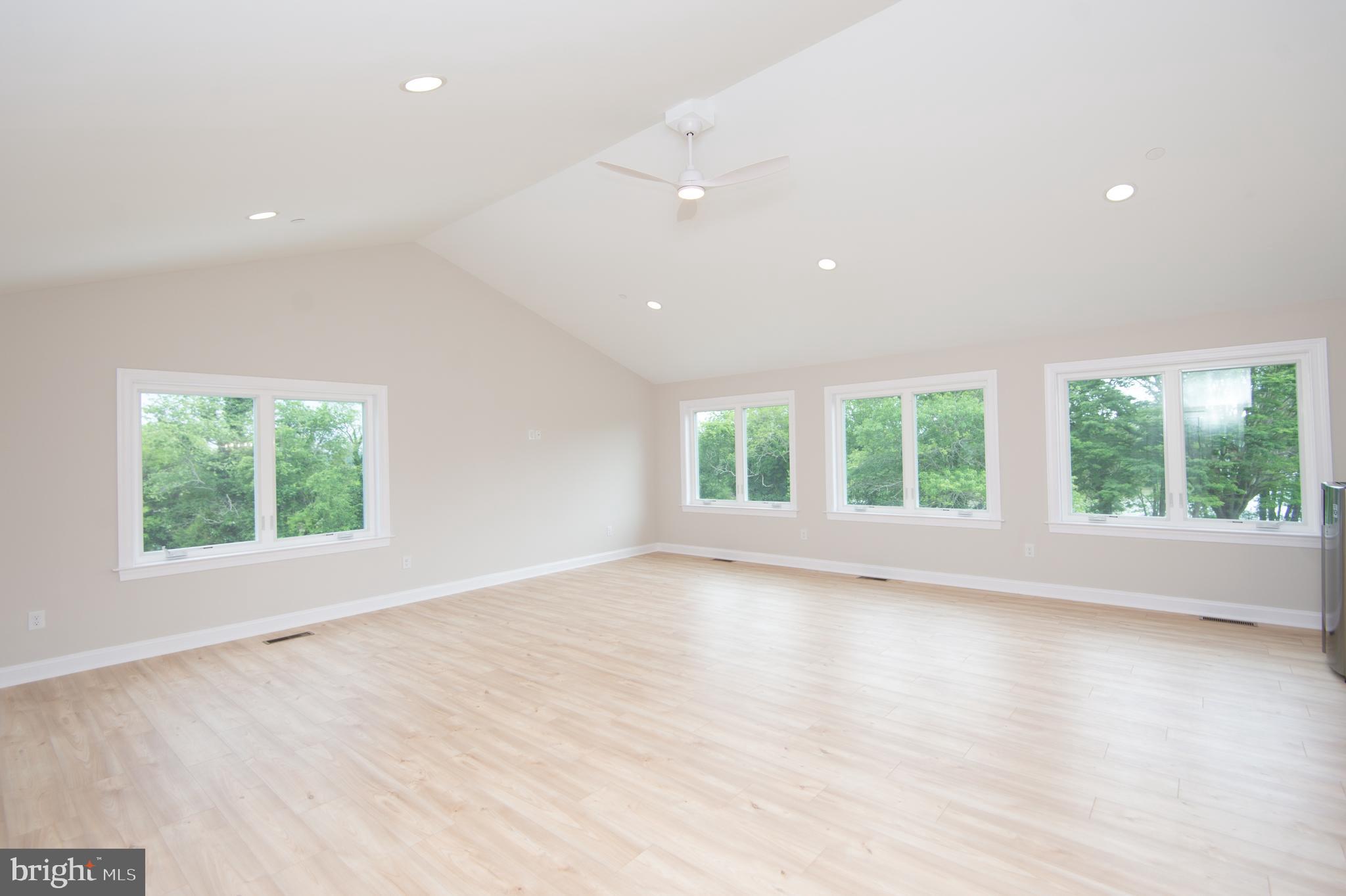 HORNS POINT - Residential