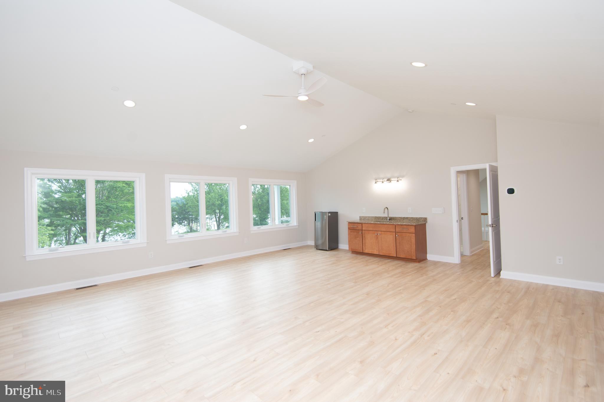 HORNS POINT - Residential