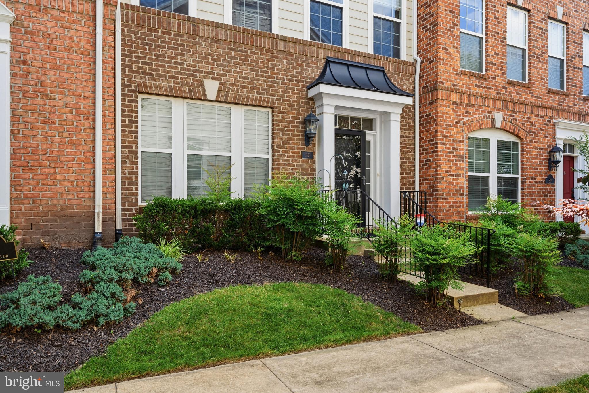 27 STEEPLECHASE DRIVE