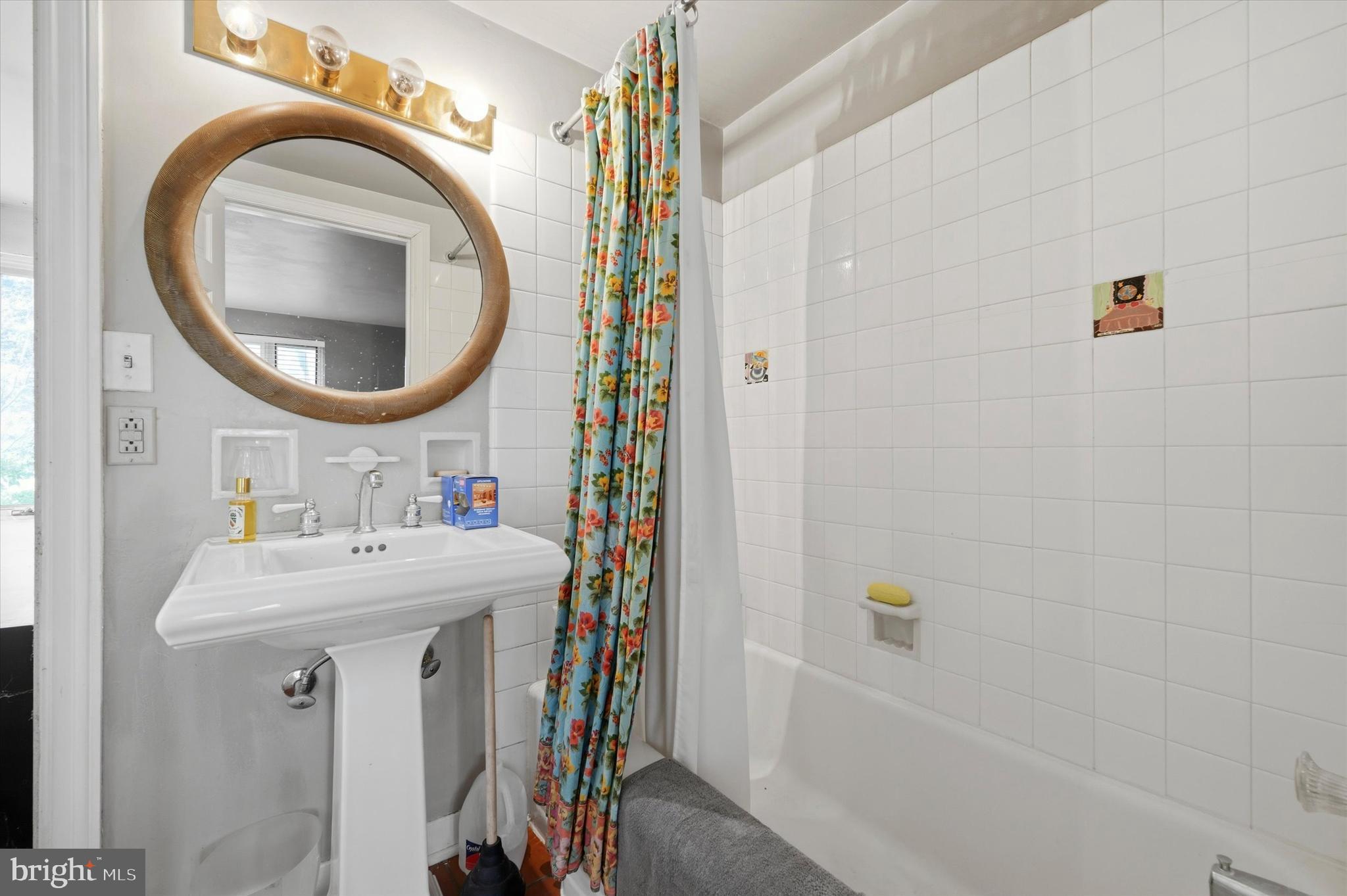 GLADWYNE - Residential