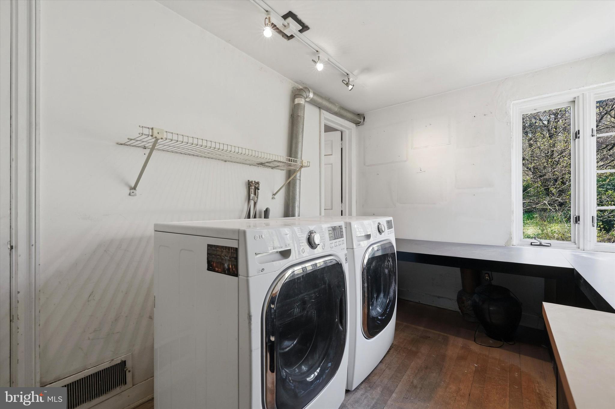 GLADWYNE - Residential