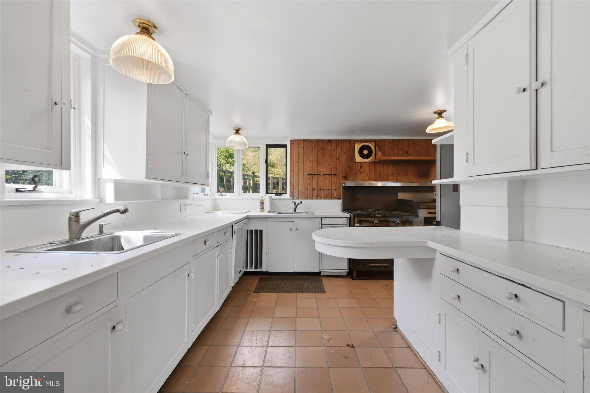 GLADWYNE - Residential