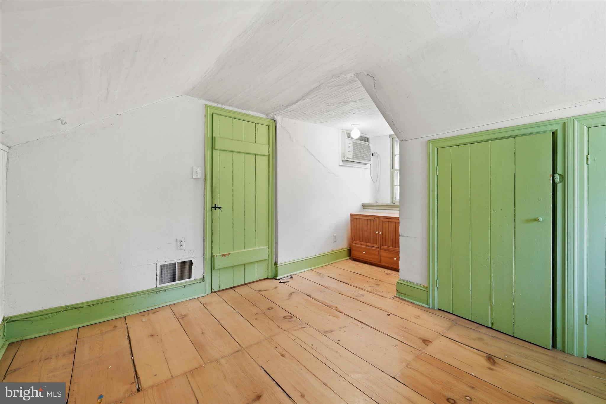 GLADWYNE - Residential