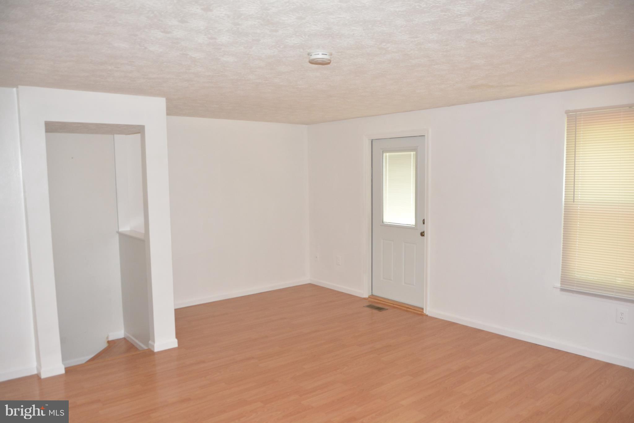 GLEN OAKS - Residential Lease