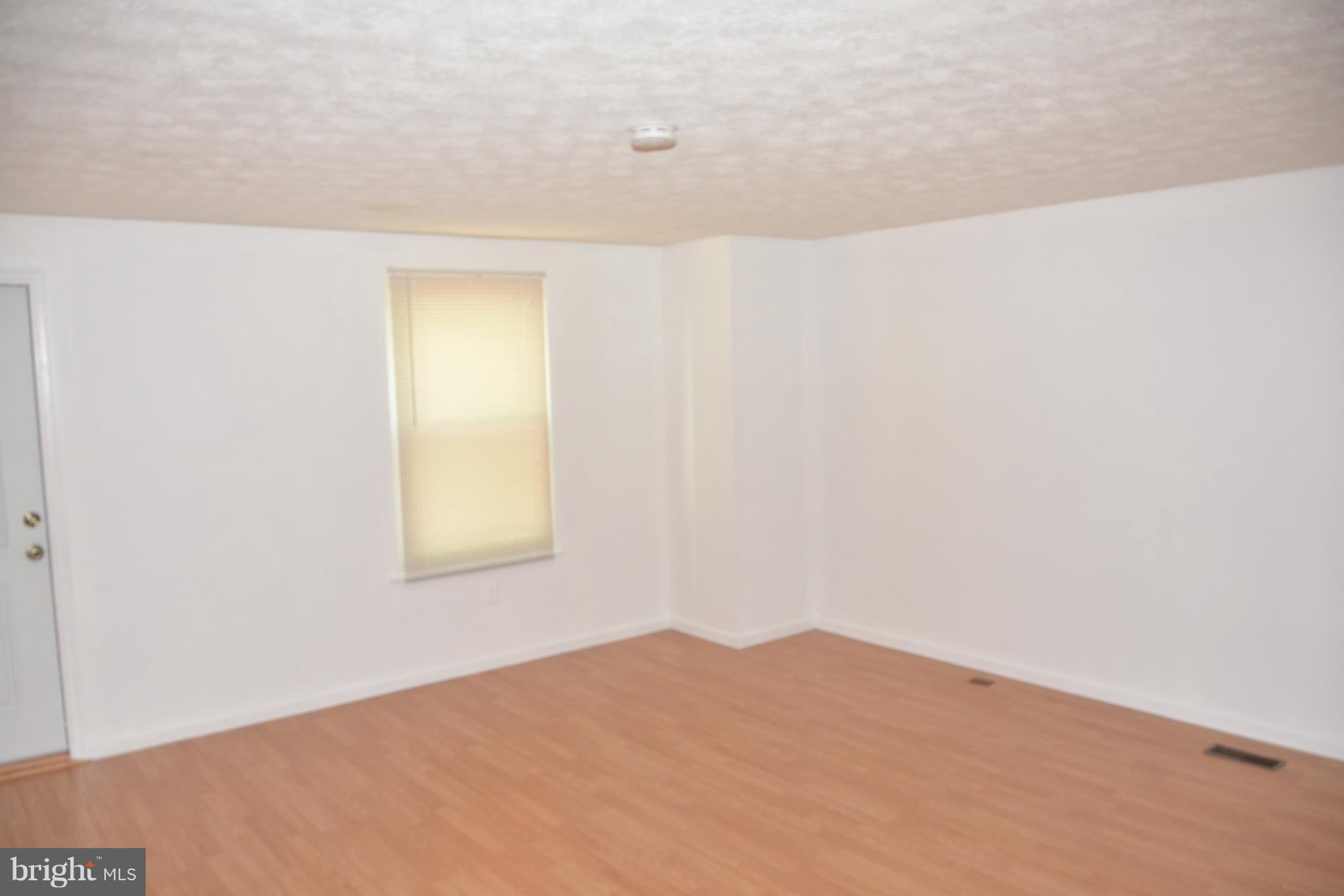 GLEN OAKS - Residential Lease