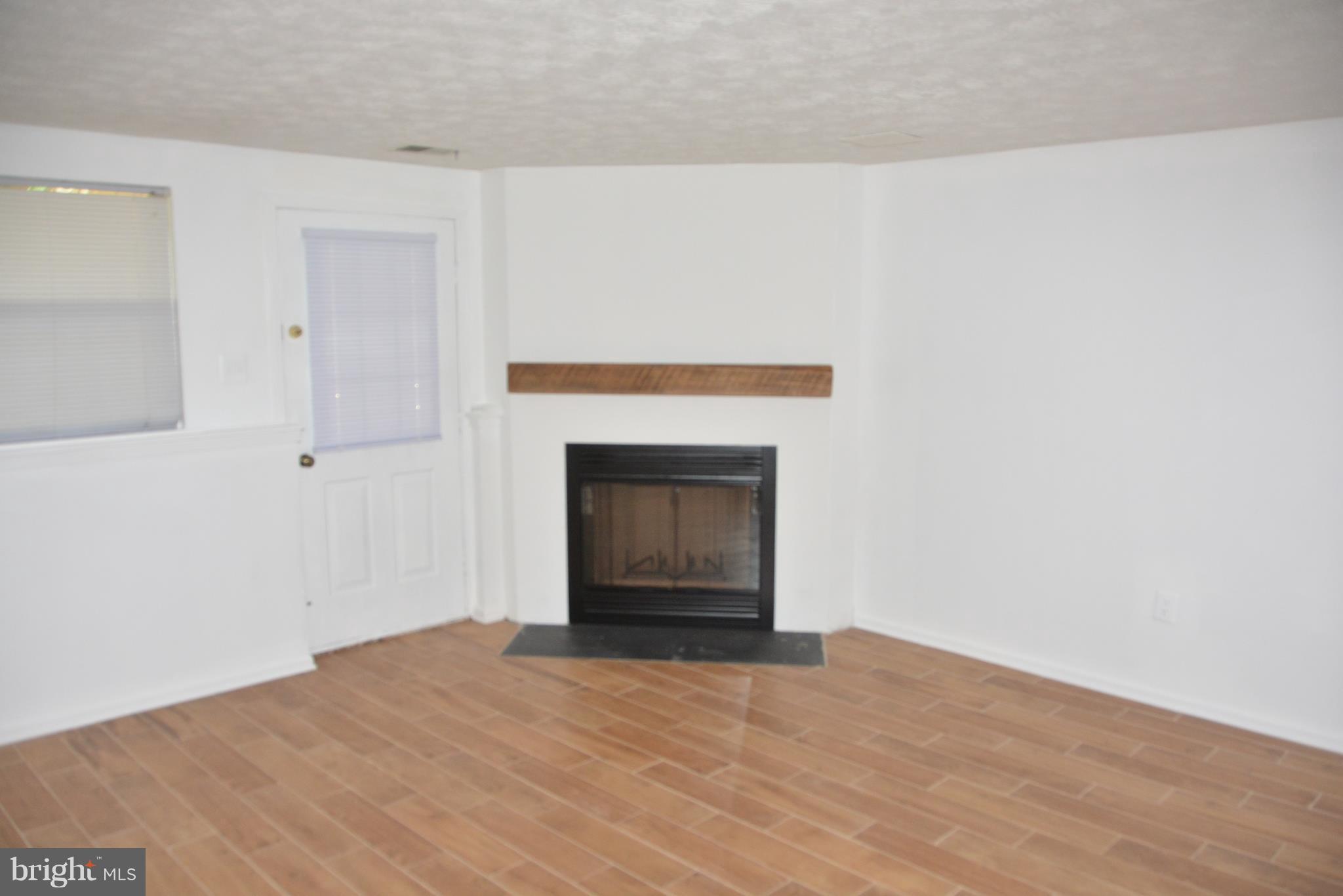 GLEN OAKS - Residential Lease