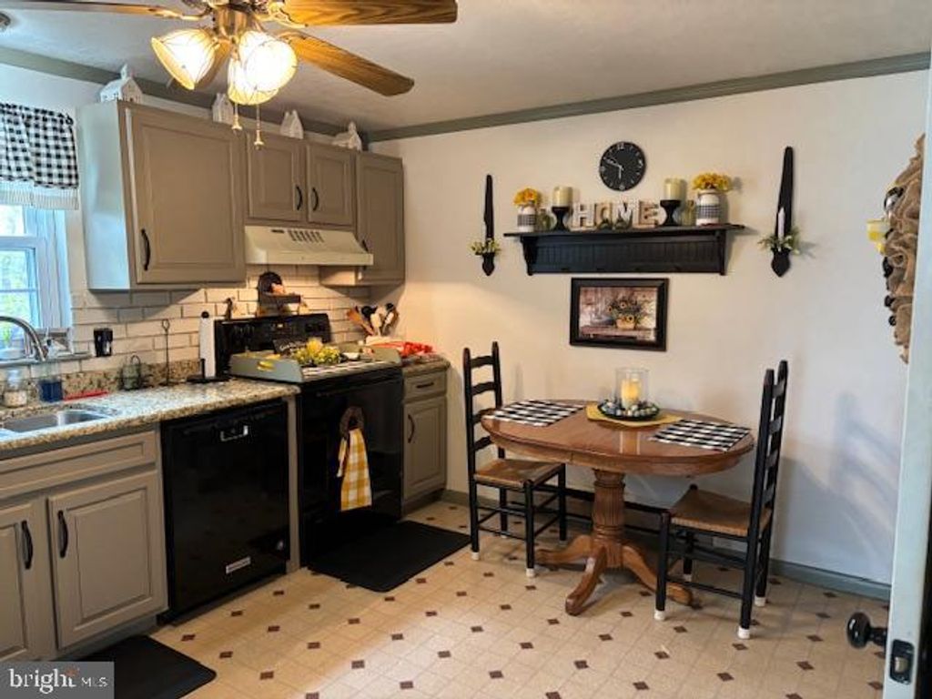 Photo of 123 Tracy Berg Road, LANCASTER, PA 17603 (MLS # PALA2066578)