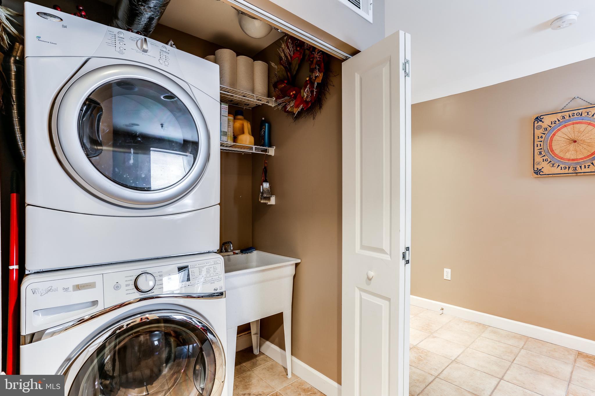 ATHENA SQUARE - Residential