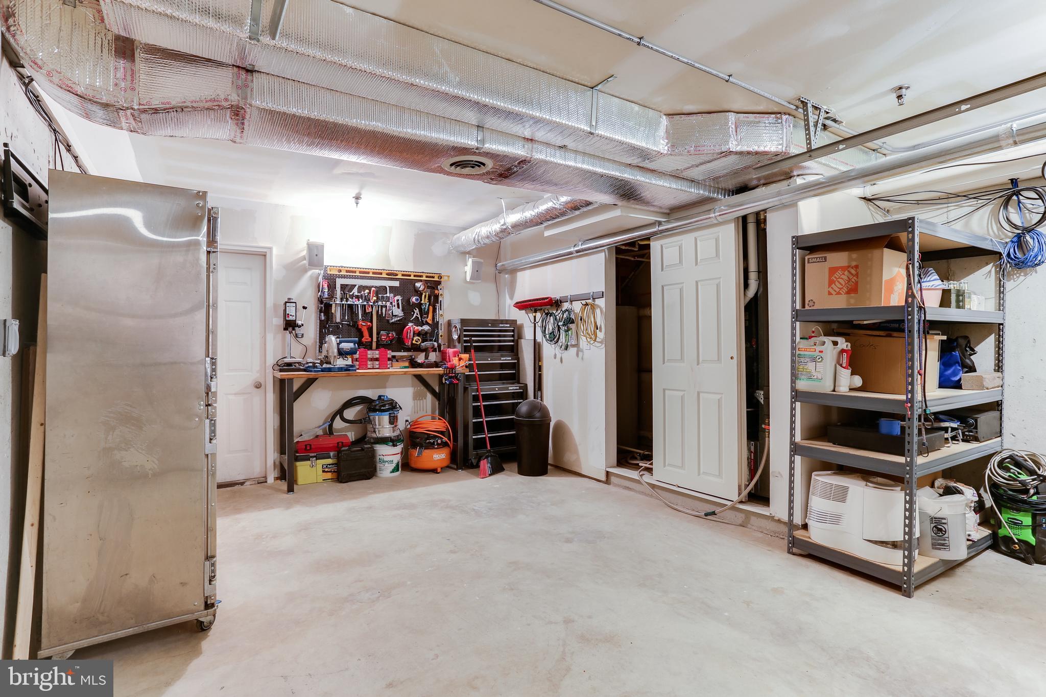 ATHENA SQUARE - Residential