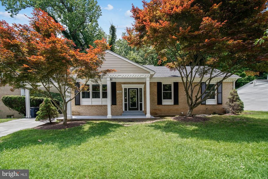 Updated Home!  Come visit this 4bd 3 ba home that has new windows open concept kitchen.  Home also has new heating and cooling system, hot water heater and new roof and windows.  You don't want to miss this one, move in ready. Seller highly prefers Allied Title and Escrow.  All documents are to be sent in one PDF. Do not attach personal letters.