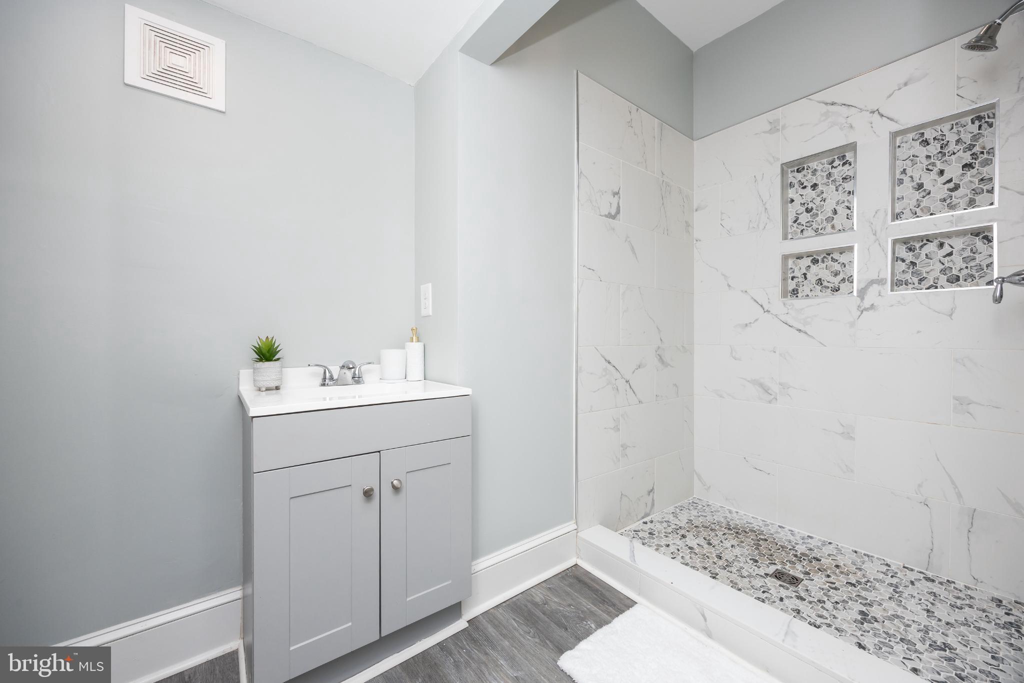 NEWTOWN HISTORIC DISTRIC - Residential