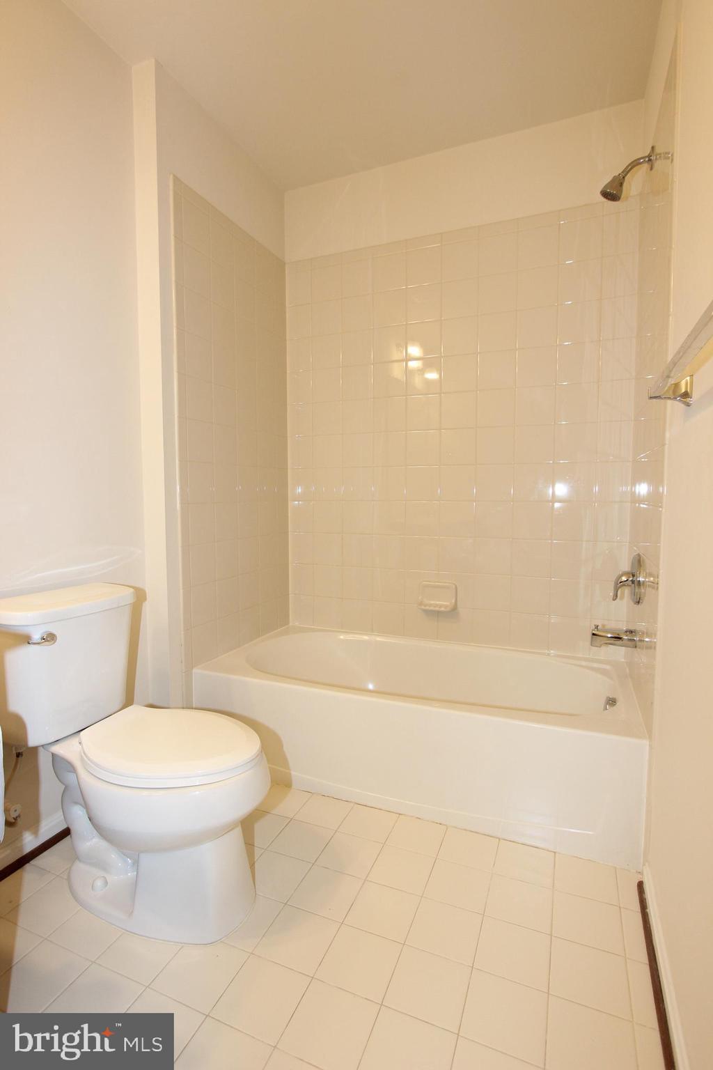 CANTERBURY VILLAGE - Residential Lease