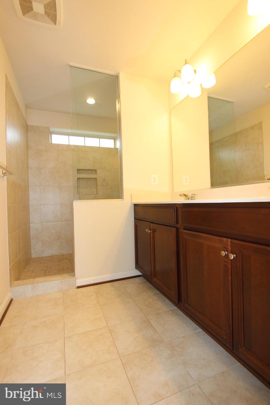 CANTERBURY VILLAGE - Residential Lease