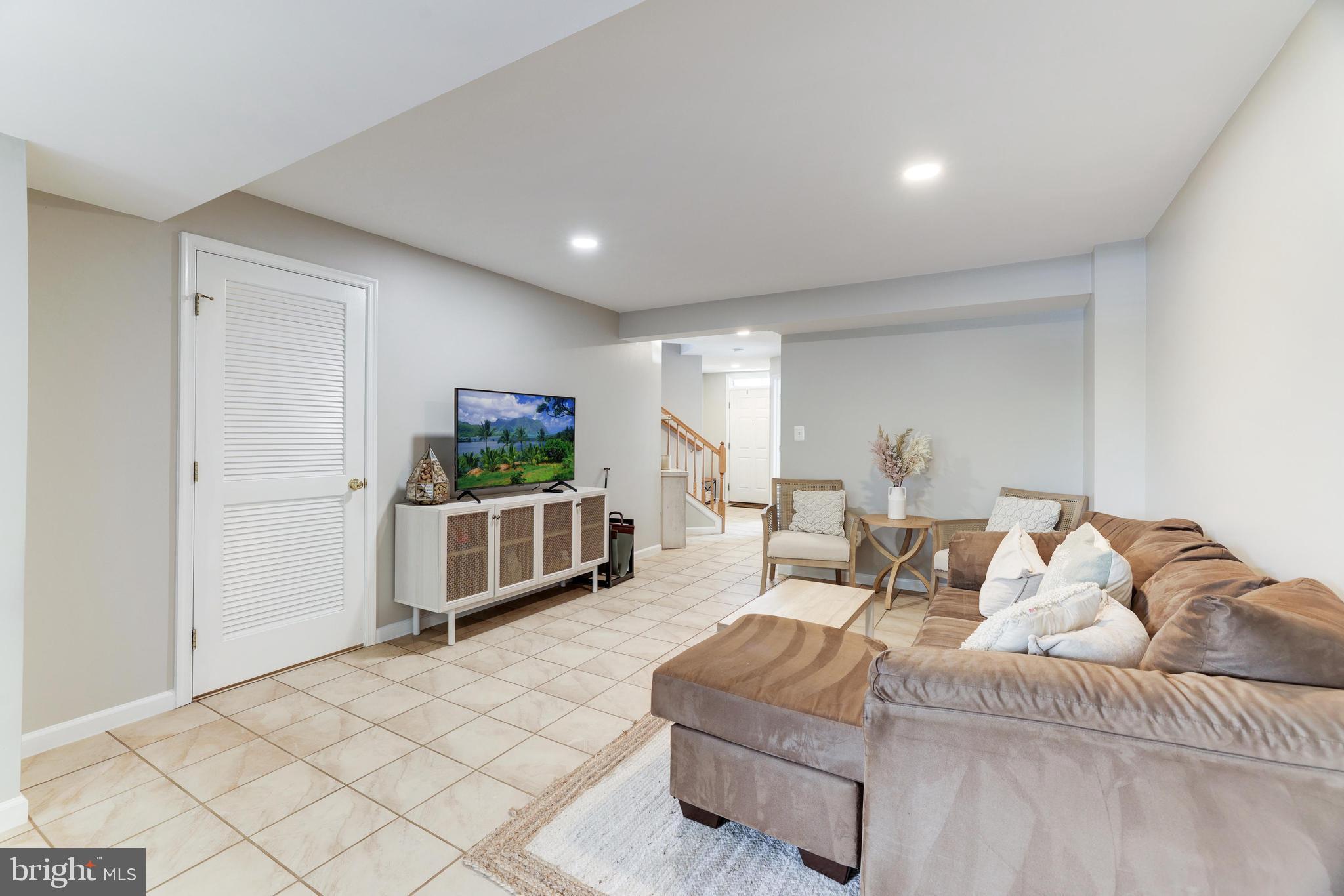 WELLESLEY - Residential Lease