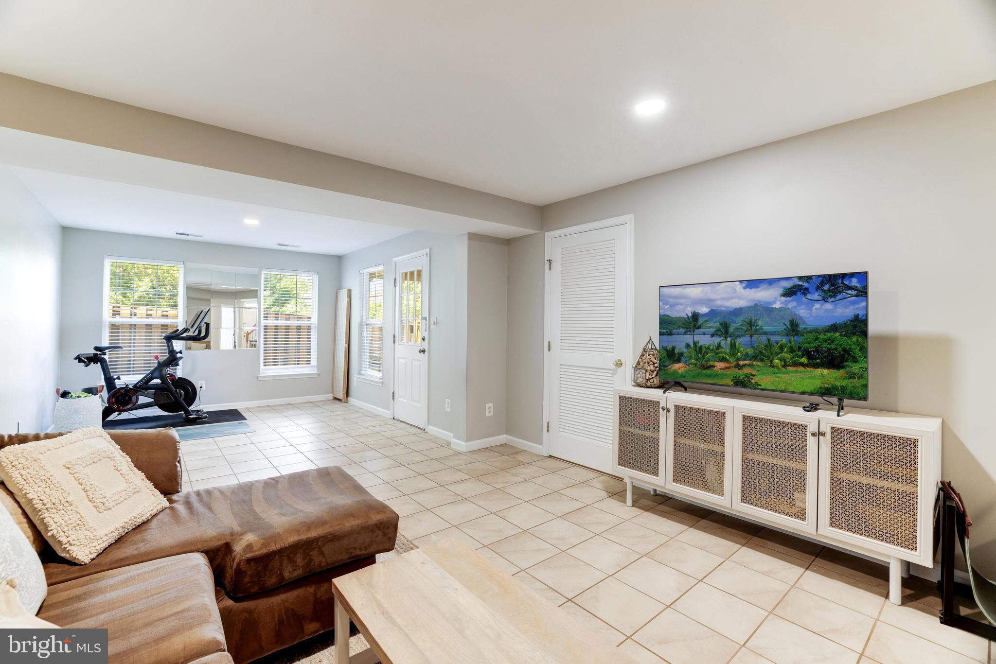 WELLESLEY - Residential Lease