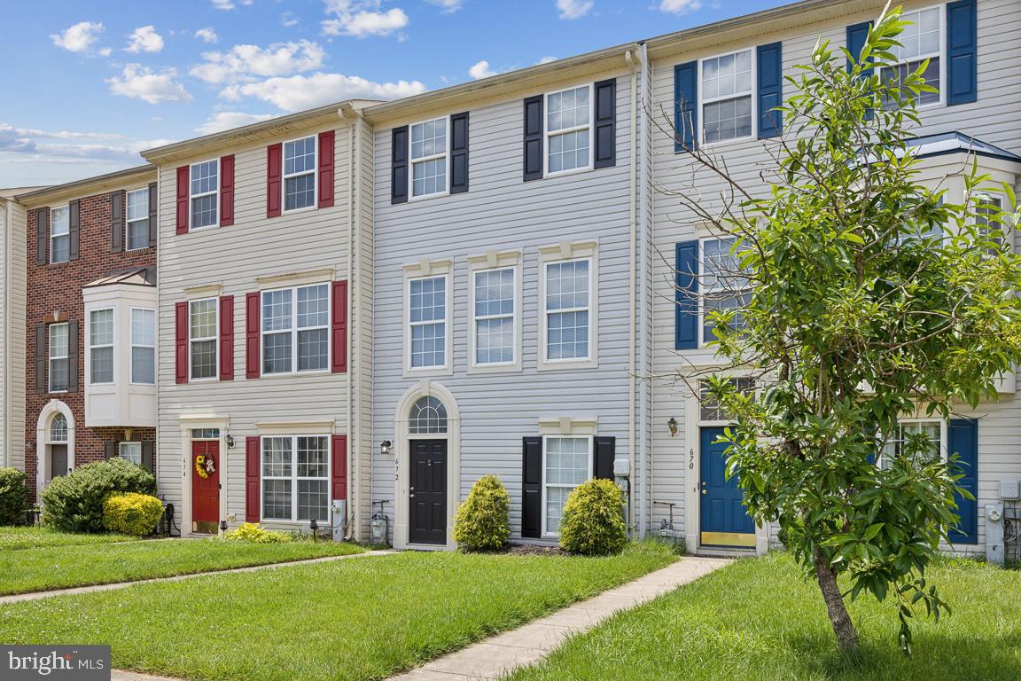 CARROLLWOOD MANOR - Residential