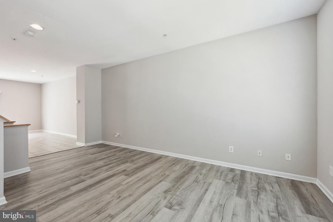 CARROLLWOOD MANOR - Residential