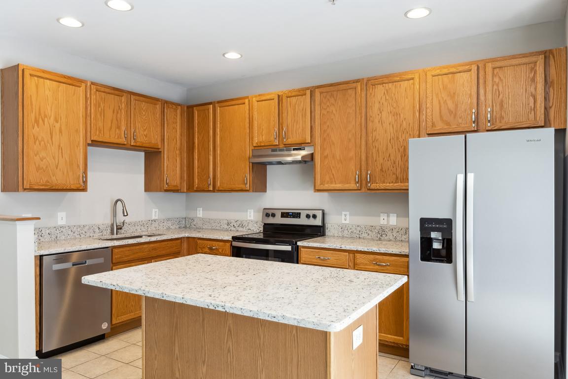 CARROLLWOOD MANOR - Residential