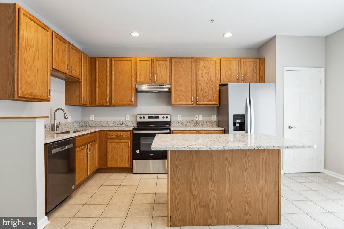 CARROLLWOOD MANOR - Residential