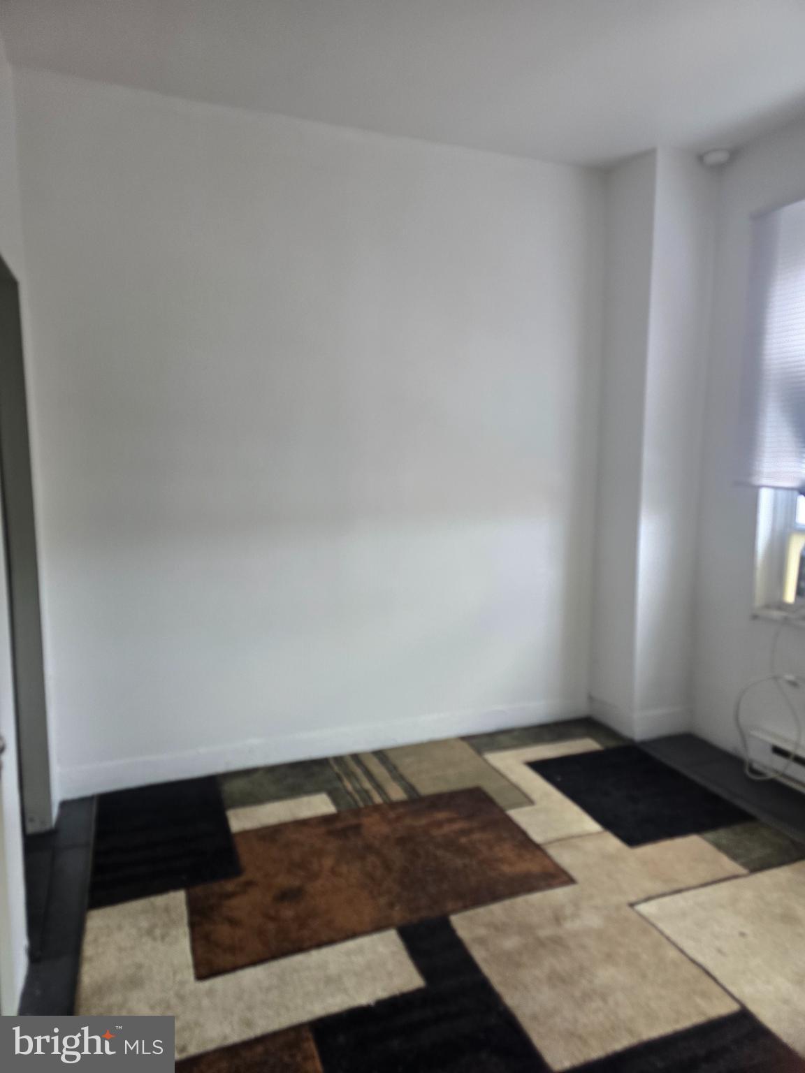 Bright and cozy 1-bedroom unit on the top floor of a mixed-use building in Frankford. Features a full private bath, great natural light, and easy access to transit, shops, and dining. Street parking available. Schedule your showing today!