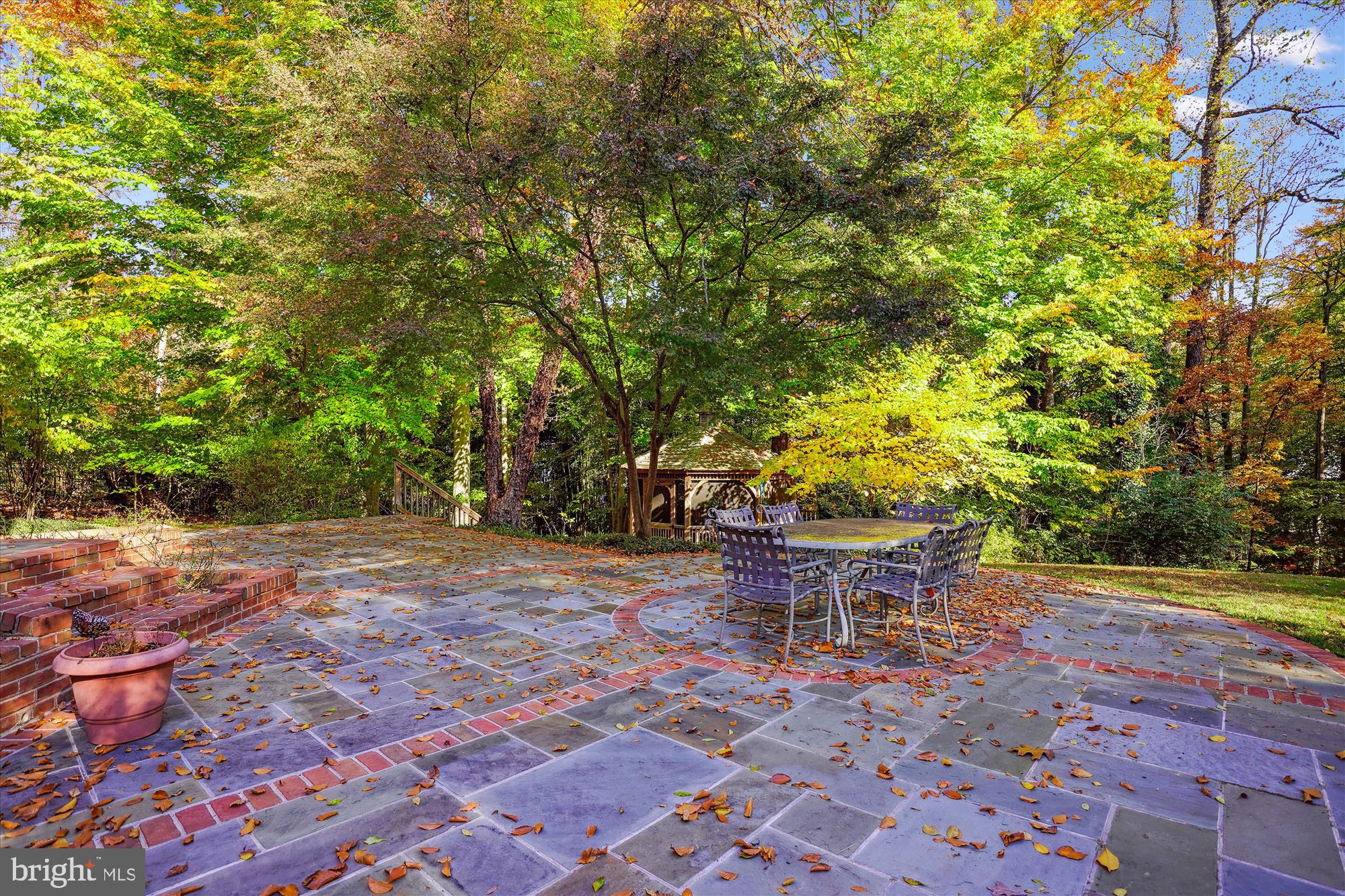 BRADLEY HILLS GROVE - Residential