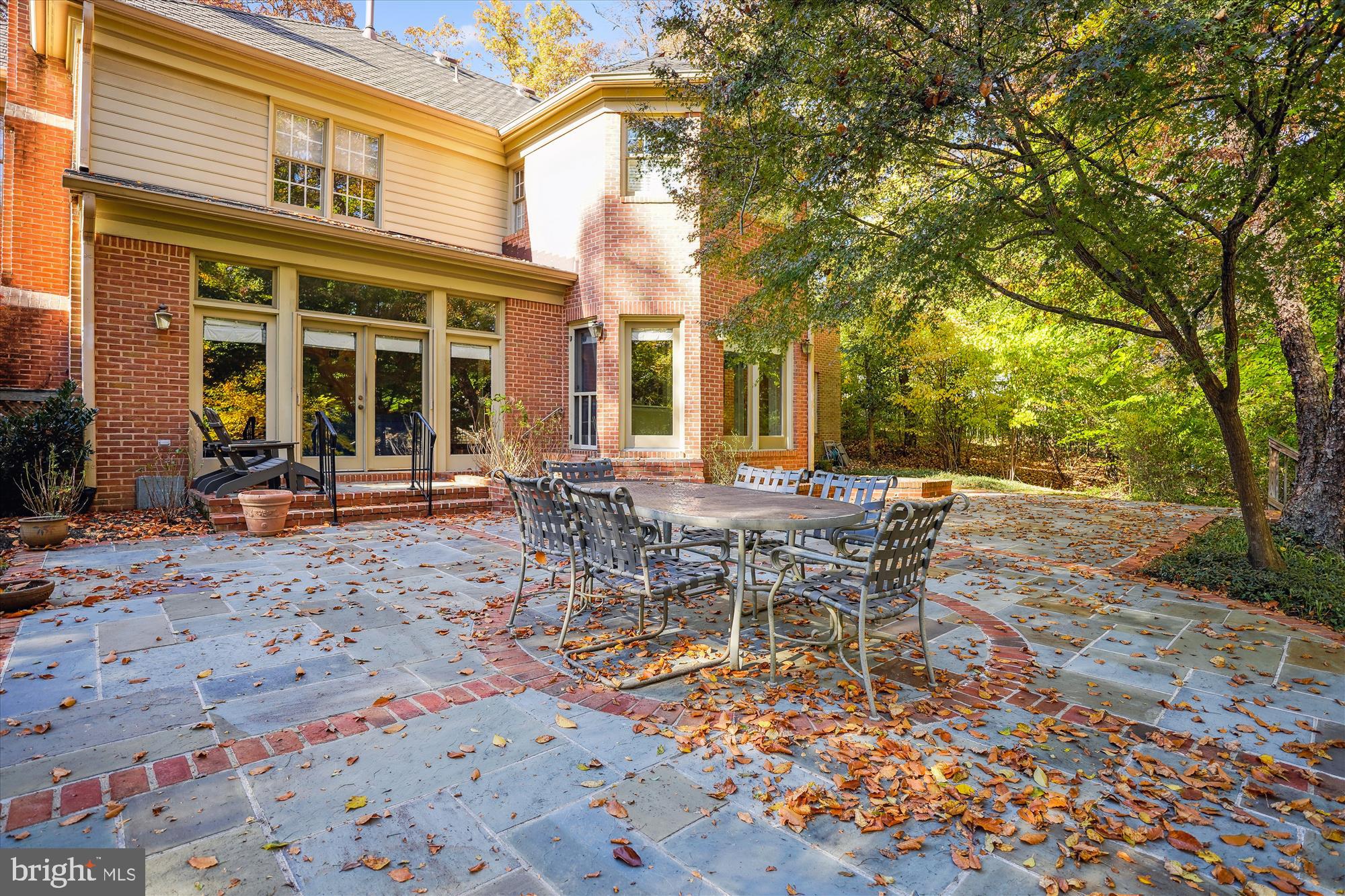 BRADLEY HILLS GROVE - Residential