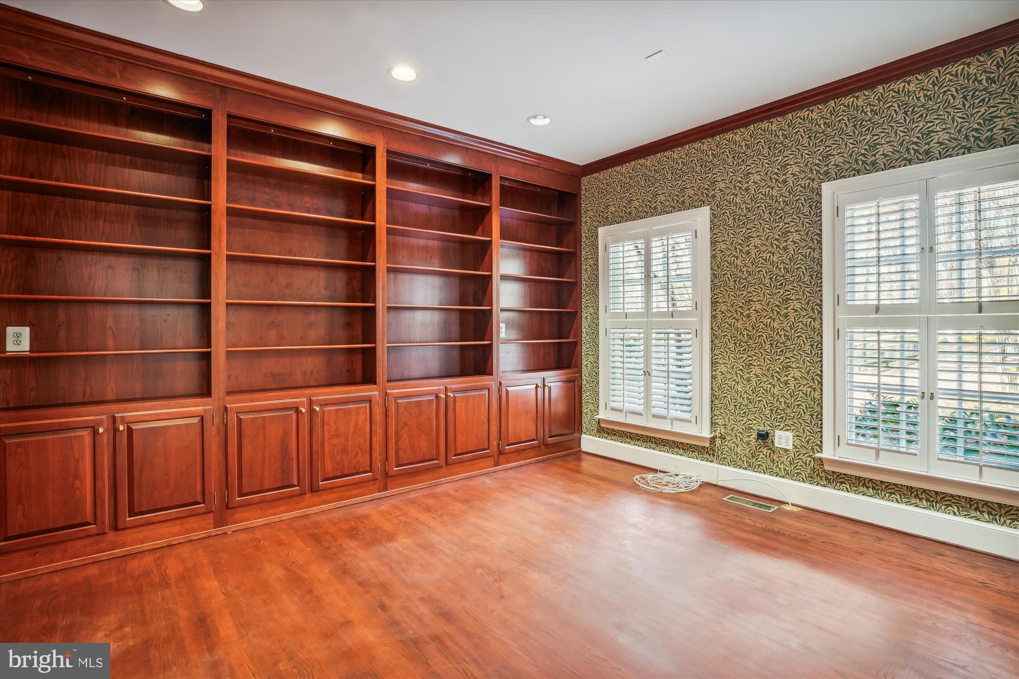 BRADLEY HILLS GROVE - Residential