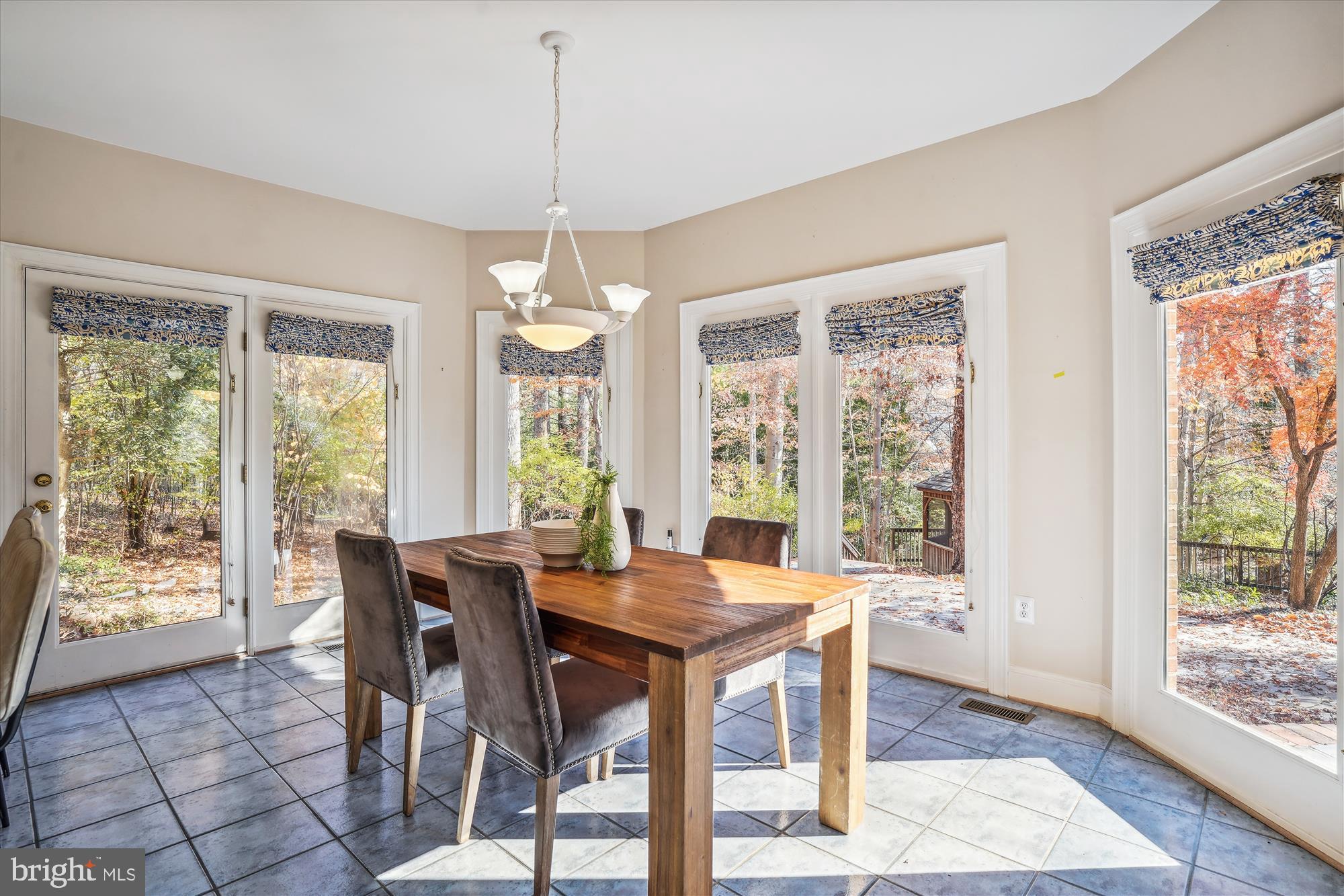 BRADLEY HILLS GROVE - Residential