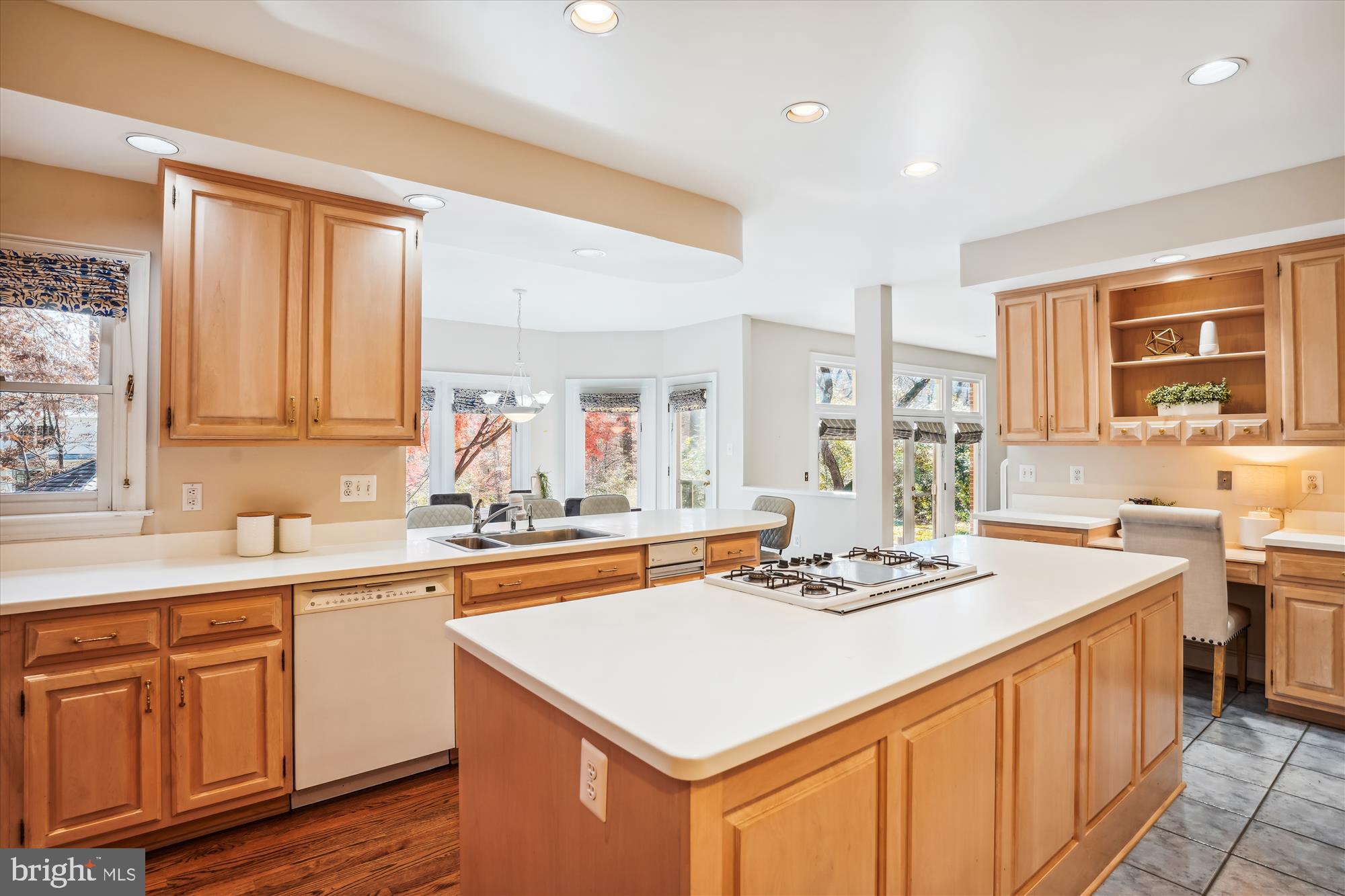 BRADLEY HILLS GROVE - Residential