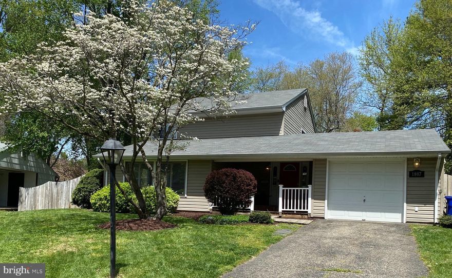 Fantastic 3 bedroom, 2.5 bath Contemporary style SFH with one car garage in sought after Pointer Ridge. Home Features updated laminate floors, ceramic flooring,  updated gourmet kitchen with granite countertops and stainless steel appliances. Eat in kitchen walks out to deck leading to a fully fenced in yard. Home was originally a 4 bedroom so a wall can be replaced to make the spacious Master Bedroom back into 2 separate rooms. Don't miss out on your opportunity to live in this lovely home and neighborhood!
Home is occupied and dog will need to be removed for showings. Showing times are as follows:
M, F, Sat, Sun 9am until 7pm. Tues, Wed, Thurs, from 2pm-7pm. 30 min showing window.
*******CONTINGENT on Seller finding home of choice