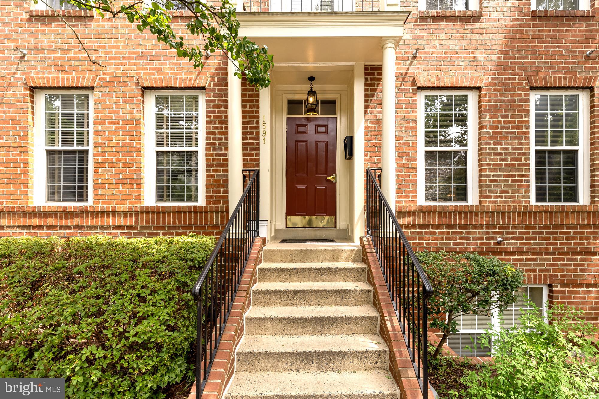 1591 LEEDS CASTLE DRIVE 201
