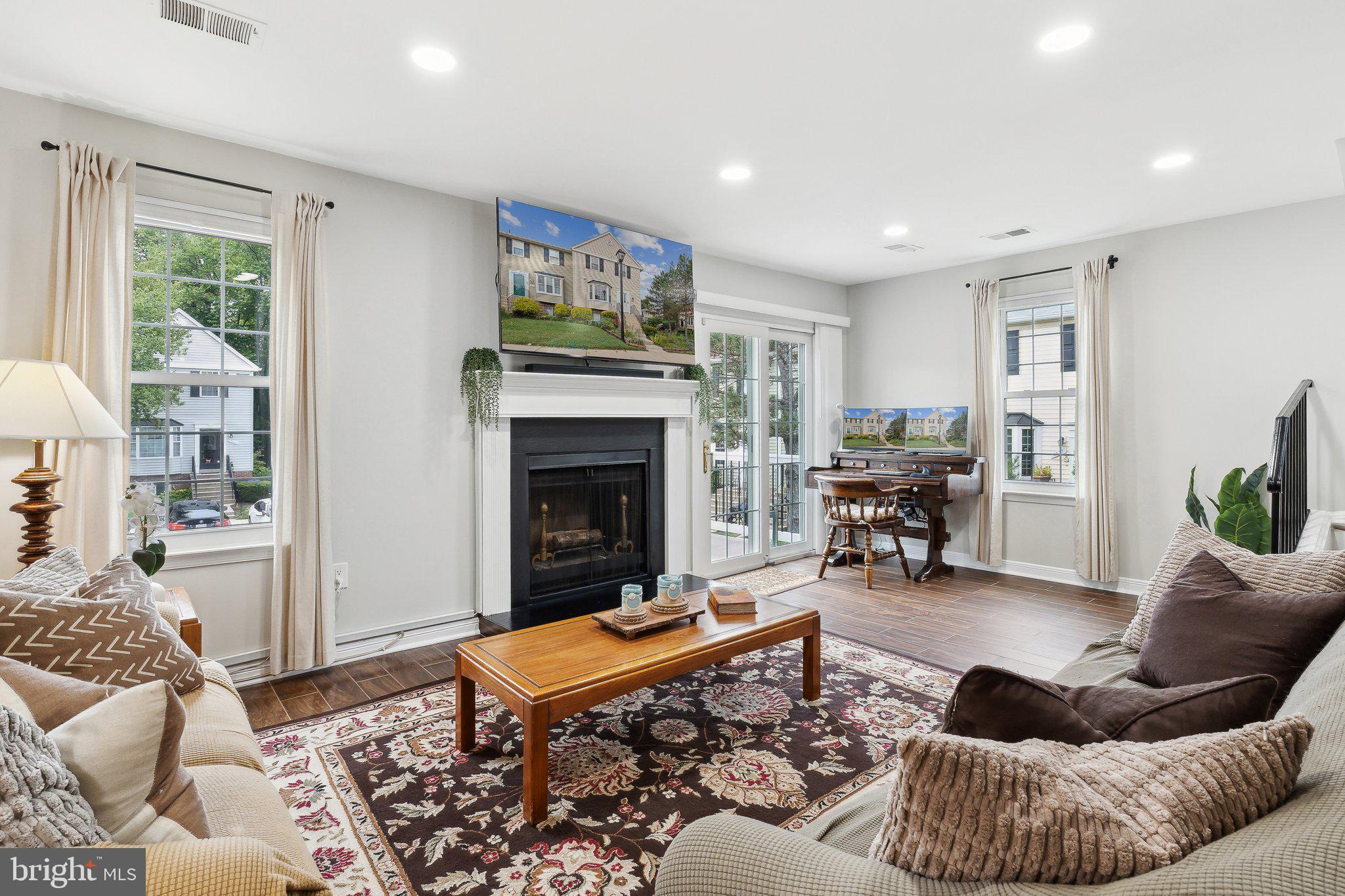 ARBORY CONDOS - Residential