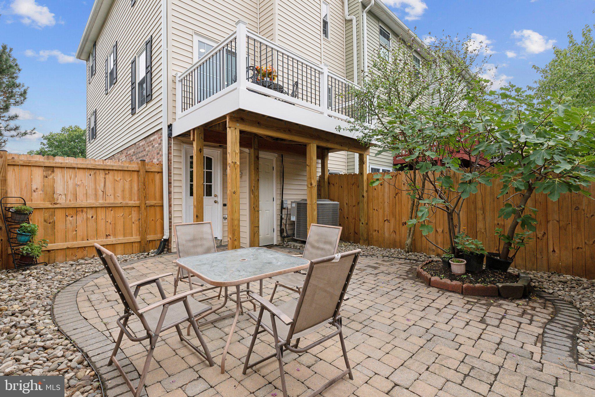 ARBORY CONDOS - Residential