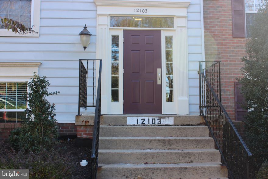 Beautiful 2 bedroom 2 bath condo located in Fairfax in the  Penderbrook community. Fresh paint, updated baths and kitchen. Close to 66 and Rte 50.