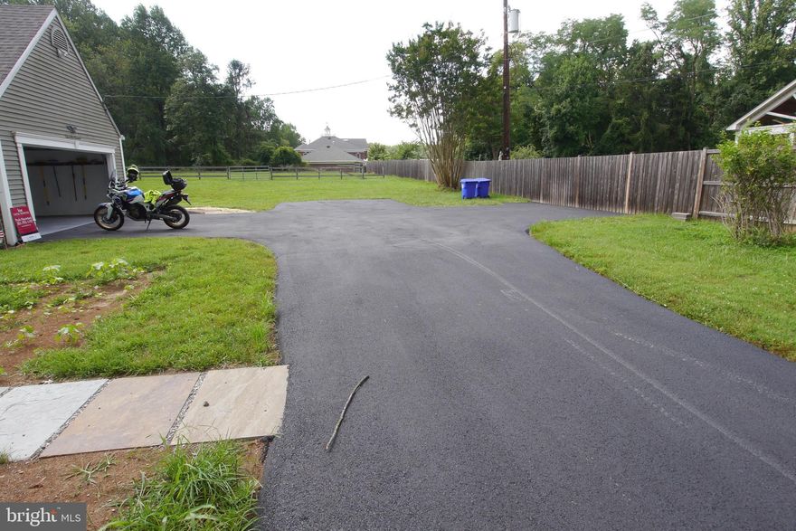 Very beautiful and secluded 1.0 Acre Lot. The house was redone in 2013 ( Bathrooms, Kitchen etc ) and was updated again in 2019 with a new roof, a new driveway, new doors and windows, new Hot Water Heater, new garden paths, new paint and new varnished floors.   The total land with the property is 1.4 acres but only one acre is in the lease since we need it free to do a subdivision