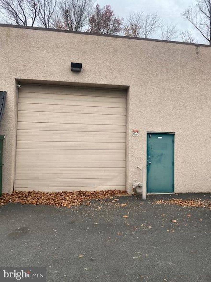 Welcome to this outstanding 1,000 +/- sq ft property, perfectly poised for immediate occupancy! Featuring a spacious 1-bay garage and two dedicated parking spots, this well-maintained space is an ideal choice for those in search of a long-term rental solution. Located within the highly regarded Chichester School District, you'll benefit from easy access to major routes, including Route 1, 202, 322, 452, 261, 491, and I-95, ensuring seamless commuting. With water and sewer services included, you can enjoy a truly hassle-free garage experience. Don't let this fantastic opportunity slip away—secure your comfortable and accessible garage today!