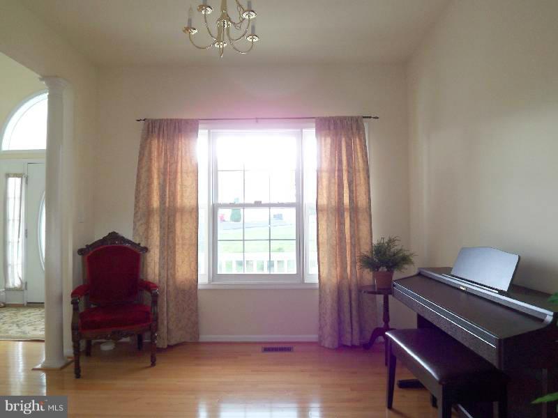 THORNHILL ESTATES - Residential