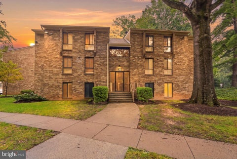 Photo of 2341 Freetown Court #34/2B, RESTON, VA 20191 (MLS # VAFX2340366)